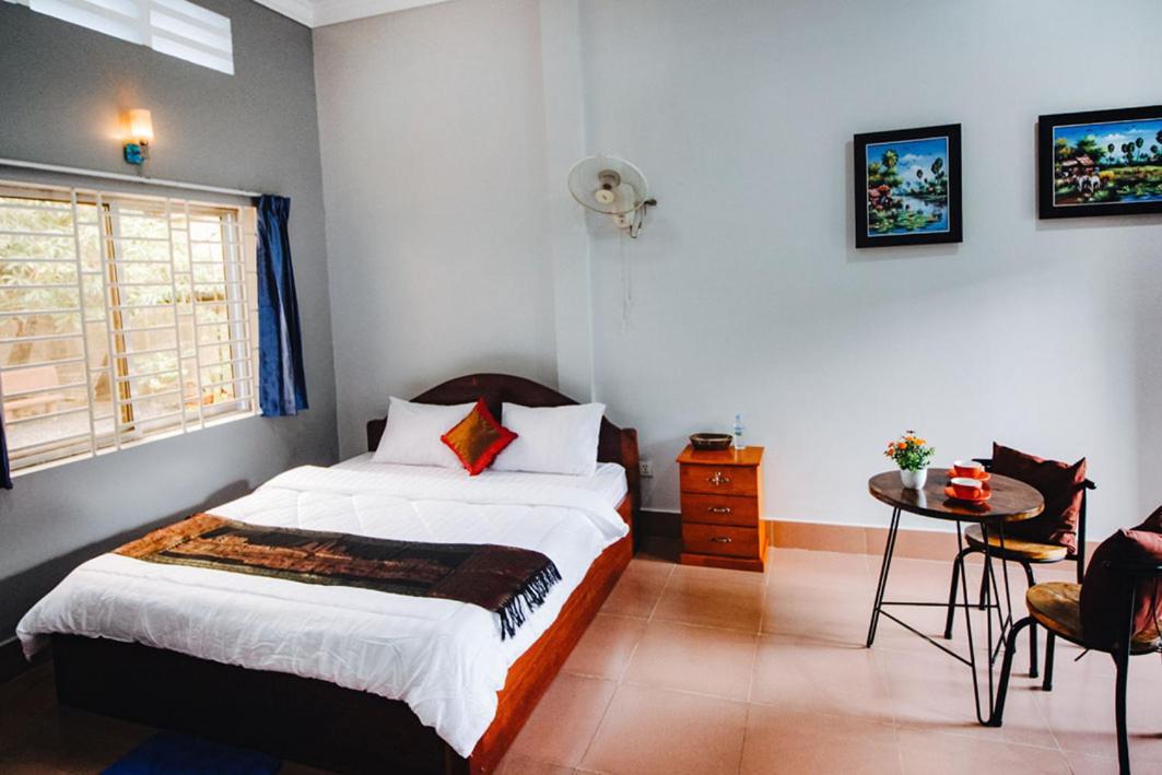 Lea'S Guesthouse And Restaurant Kampot Esterno foto