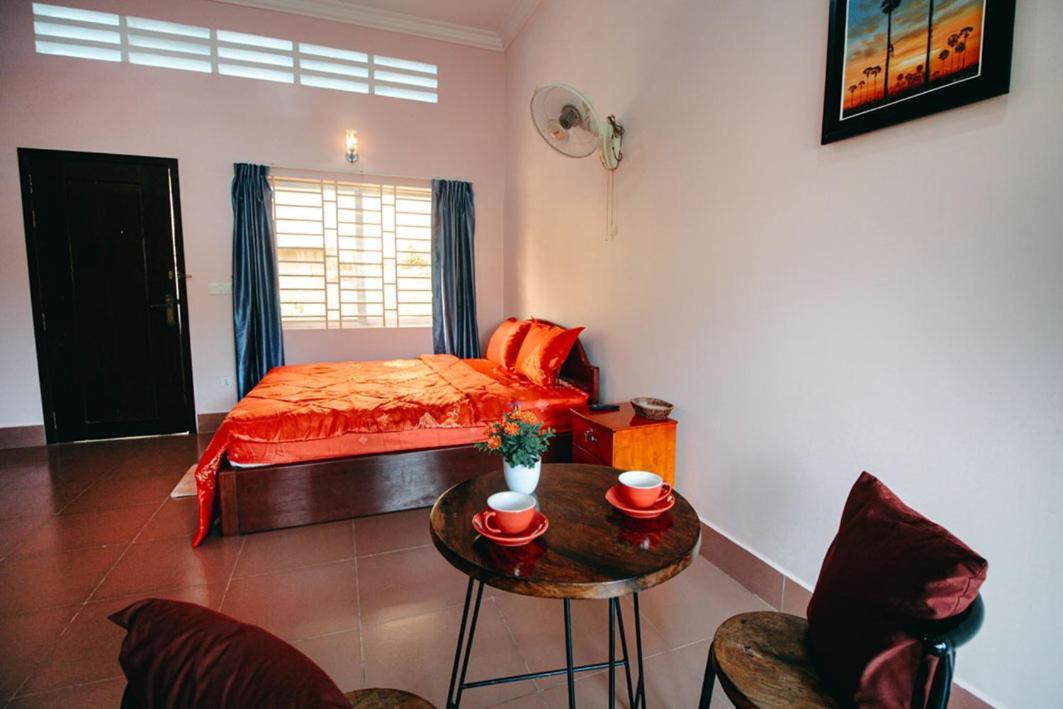 Lea'S Guesthouse And Restaurant Kampot Esterno foto