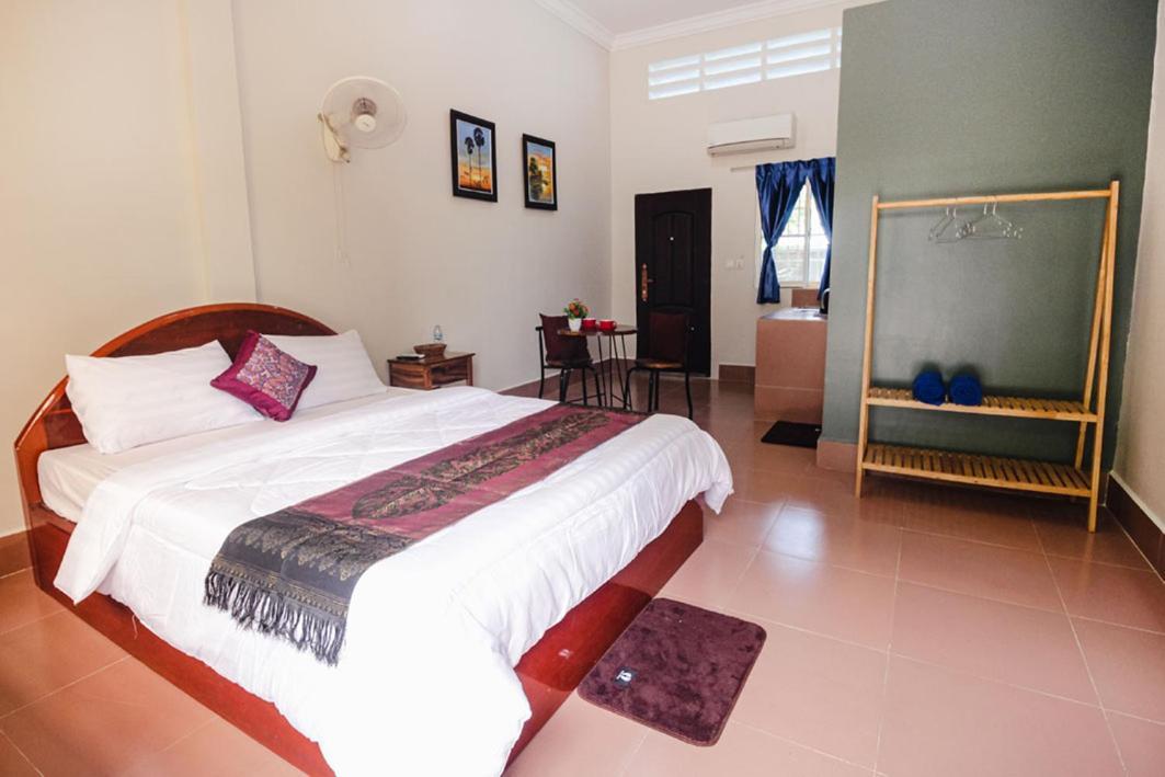 Lea'S Guesthouse And Restaurant Kampot Esterno foto