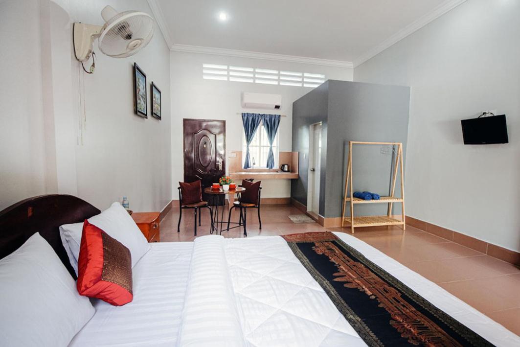 Lea'S Guesthouse And Restaurant Kampot Esterno foto