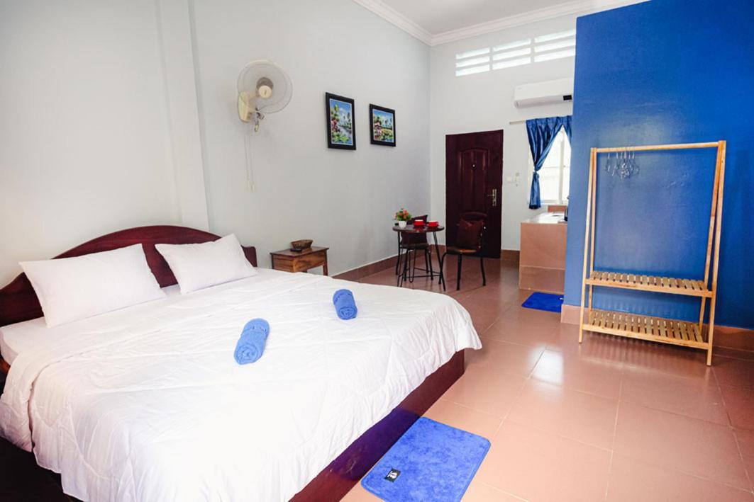Lea'S Guesthouse And Restaurant Kampot Esterno foto