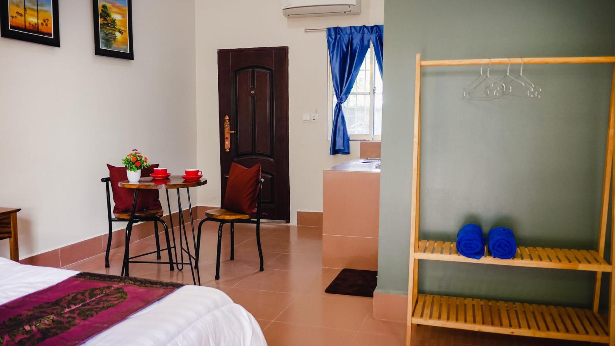 Lea'S Guesthouse And Restaurant Kampot Esterno foto