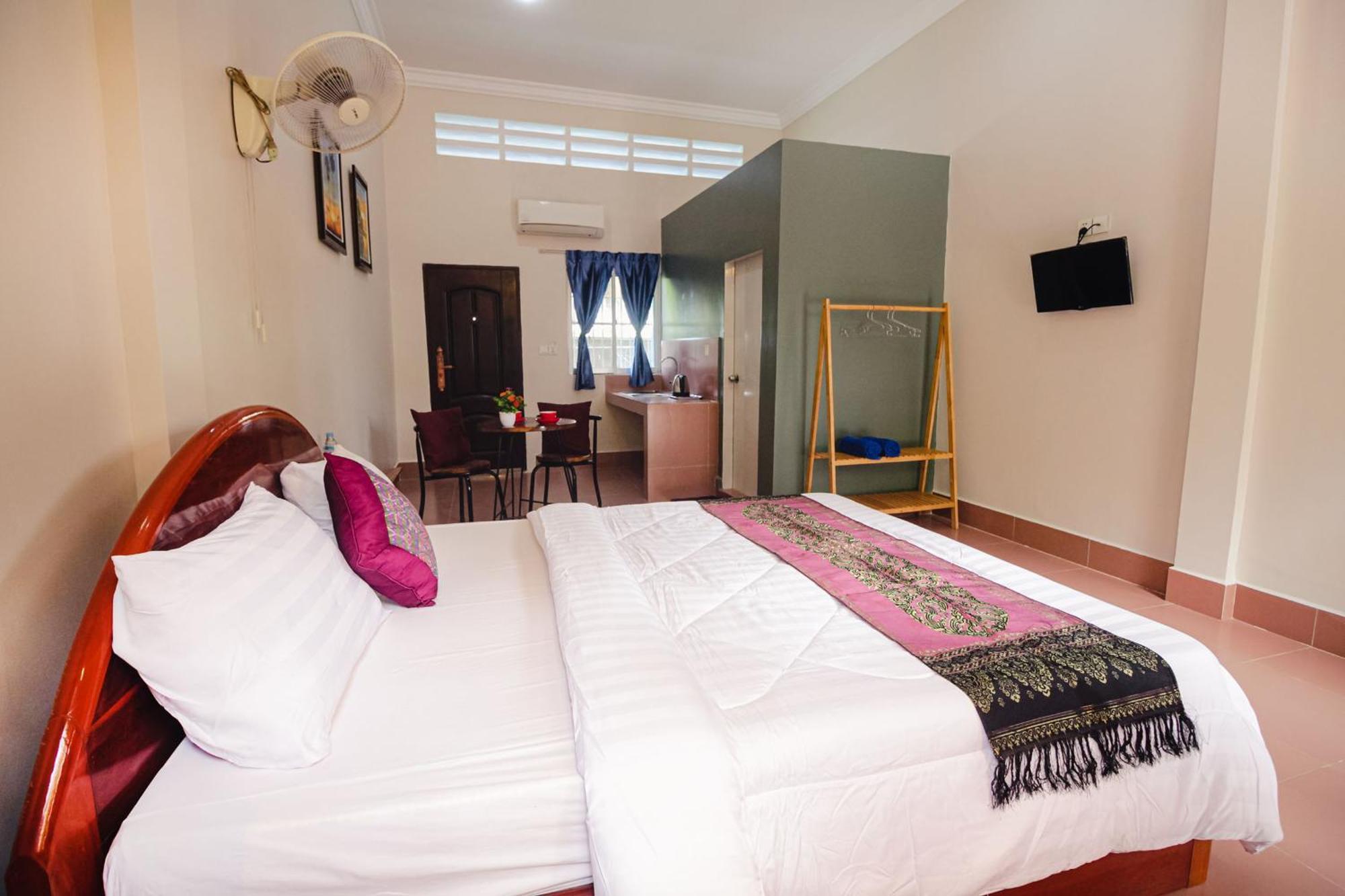 Lea'S Guesthouse And Restaurant Kampot Esterno foto