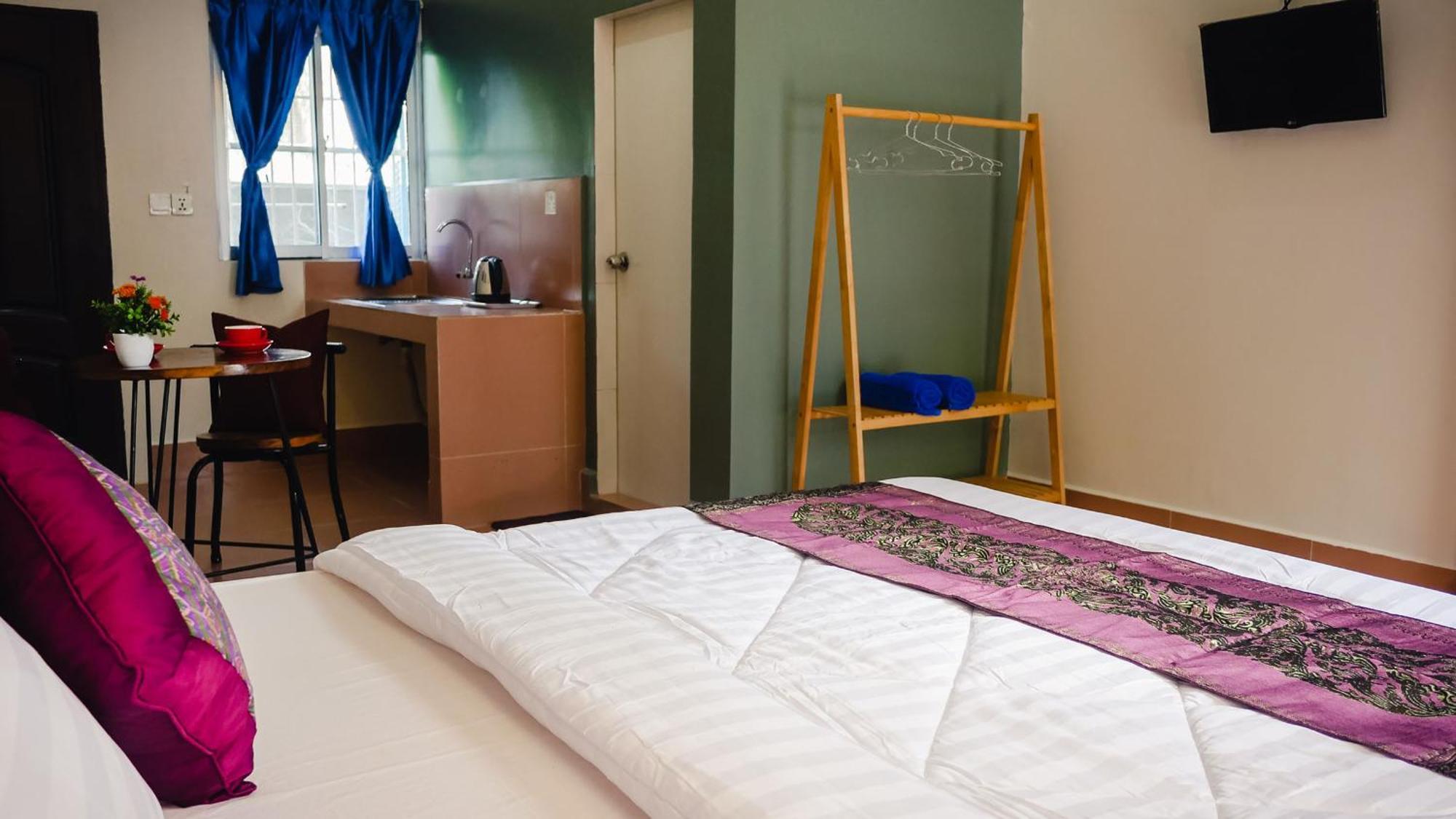 Lea'S Guesthouse And Restaurant Kampot Esterno foto
