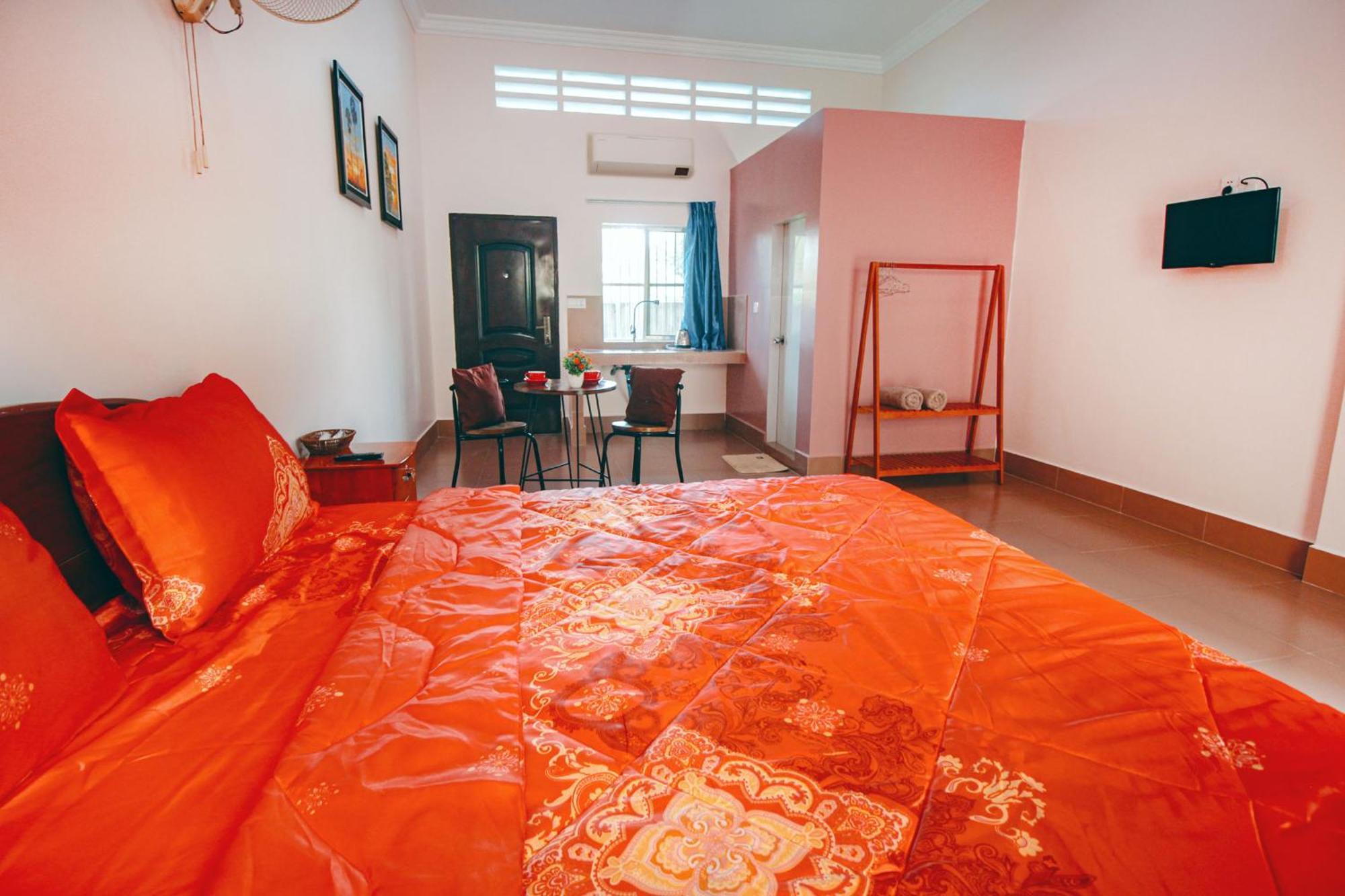 Lea'S Guesthouse And Restaurant Kampot Esterno foto